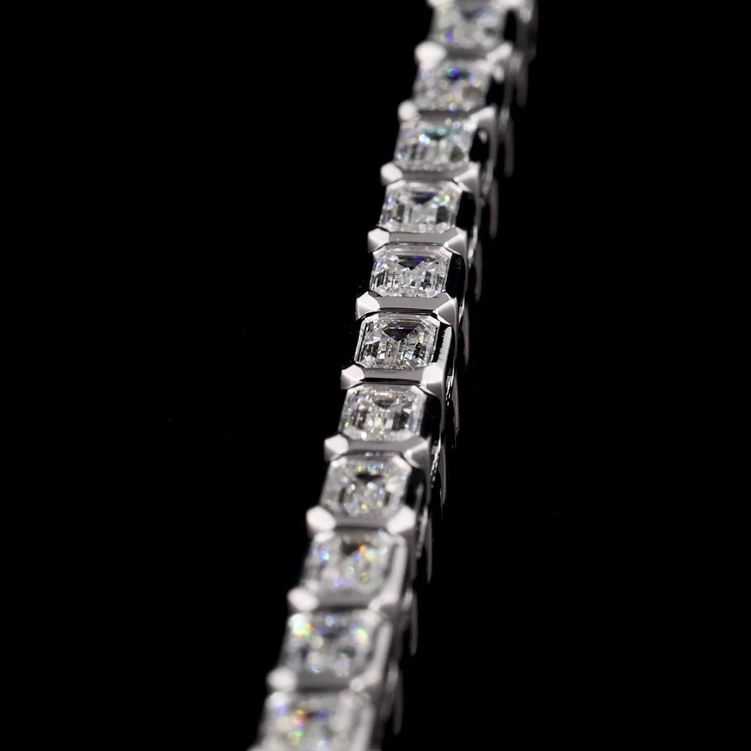 4.21 Cts 14k White Gold Emerald Shape Tennis Bracelet - Image 3