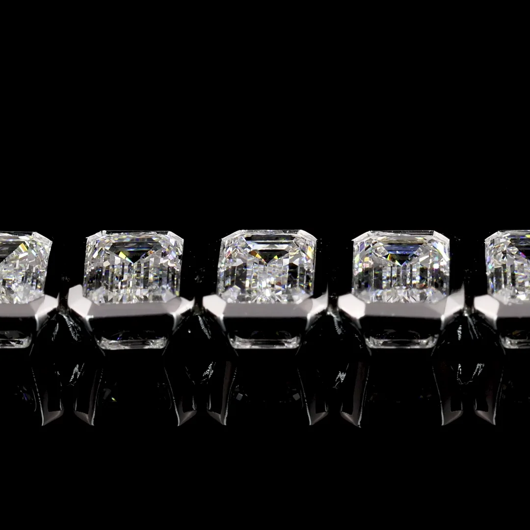 10.93 Cts 14k White Gold Emerald Shape Tennis Bracelet - Image 3