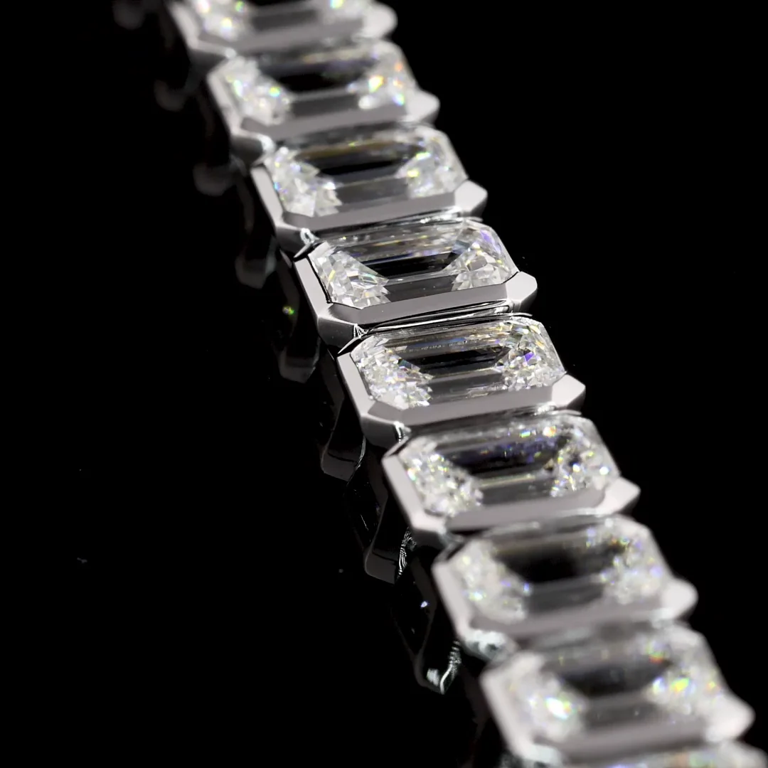 10.93 Cts 14k White Gold Emerald Shape Tennis Bracelet - Image 4