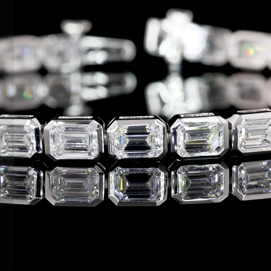 7.61 Cts 14k White Gold Emerald Shape Tennis Bracelet - Image 2