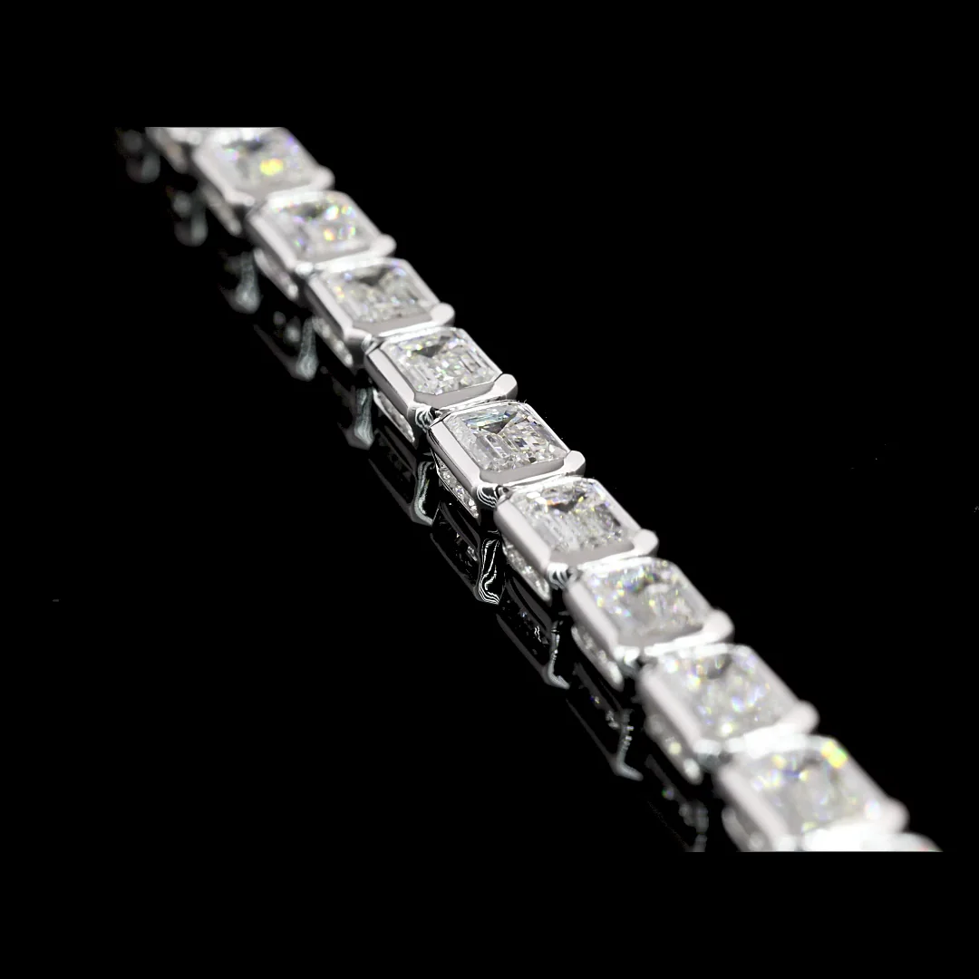 9.13 Cts 14k White Gold Emerald Shape Tennis Bracelet - Image 4