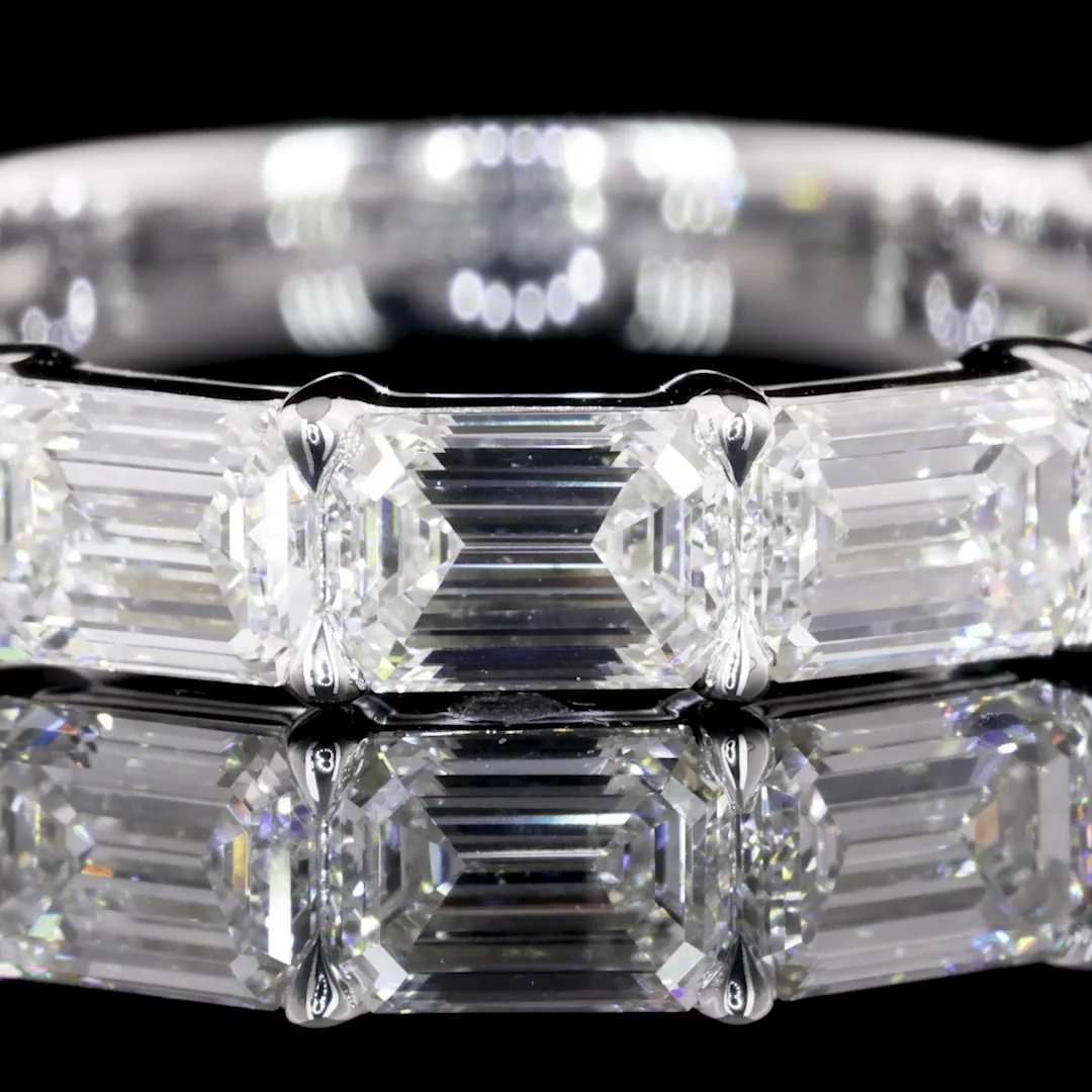 2.8 Cts 14k White Gold Emerald Shape Half Eternity Eternity Band - Image 2