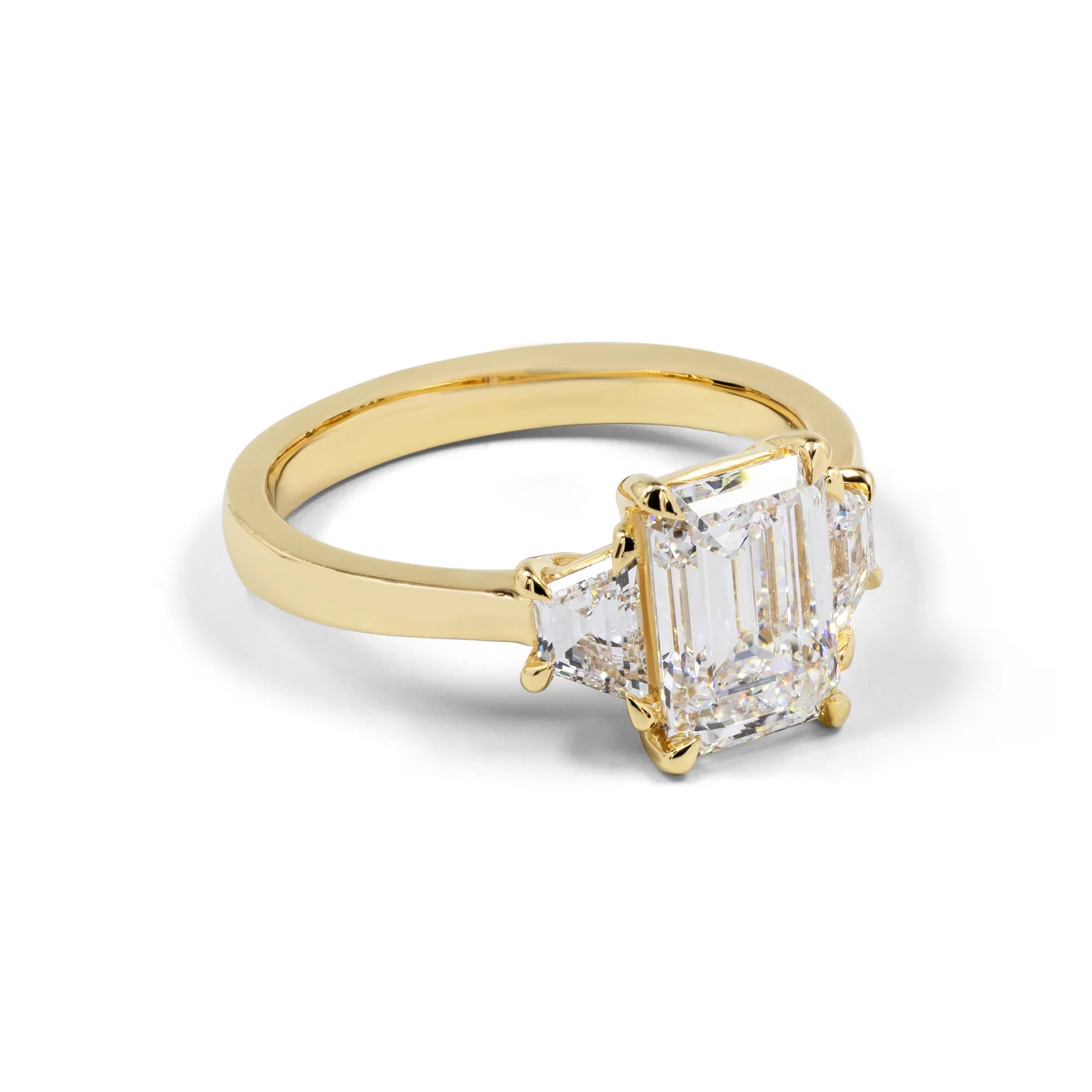 2.15 Cts 14k Yellow Gold Emerald Shape 3 Stones Ring - Image 4