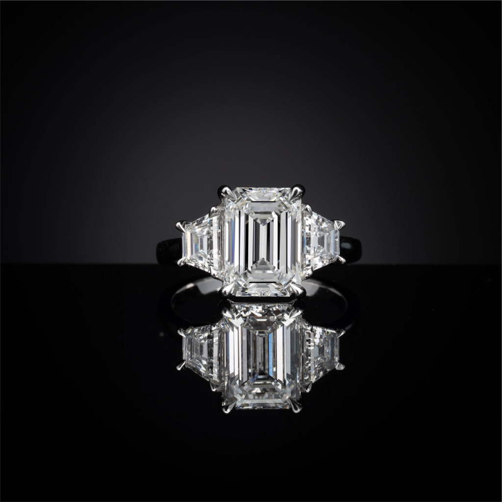14.9 Cts 18k White Gold Emerald Shape 3 Stones Ring