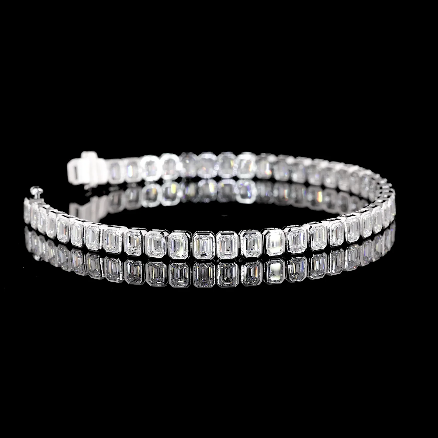 8.1 Cts 14k White Gold Emerald Shape Tennis Bracelet