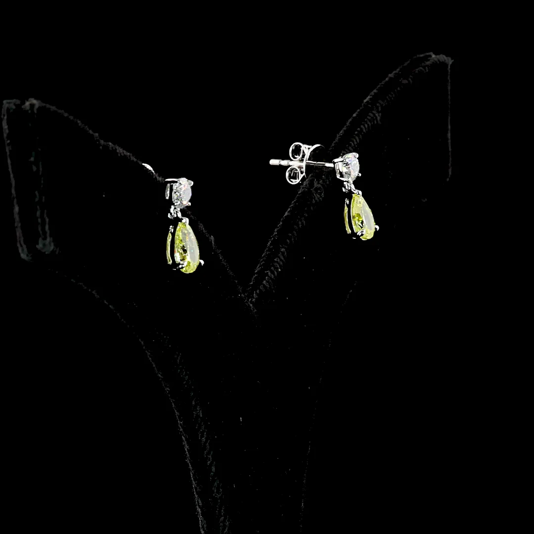 1.54 Cts 14k White Gold Pear Shape Hanging Earring